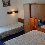 Hotel Au Petit Languedoc Lourdes