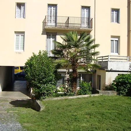 Hotel Au Petit Languedoc Отель Лурд