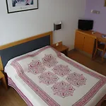 Hotel Au Petit Languedoc Hotel 2*