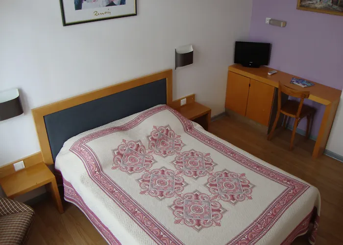 Au Petit Languedoc Hotell 2*