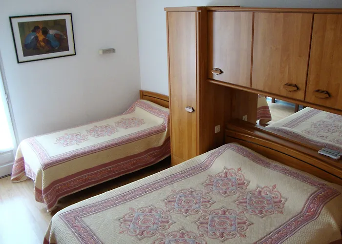 Hotell Au Petit Languedoc Lourdes