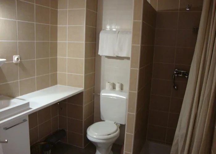 Au Petit Languedoc Hotell 2*