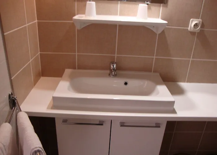 Au Petit Languedoc Hotell