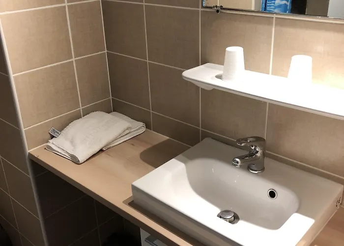 Au Petit Languedoc ホテル 2*