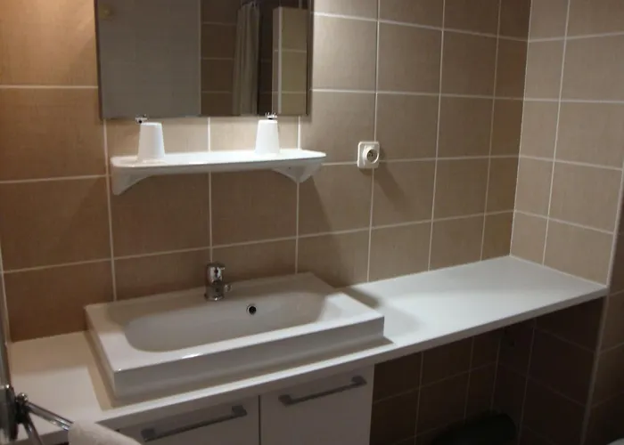 Au Petit Languedoc Hotell