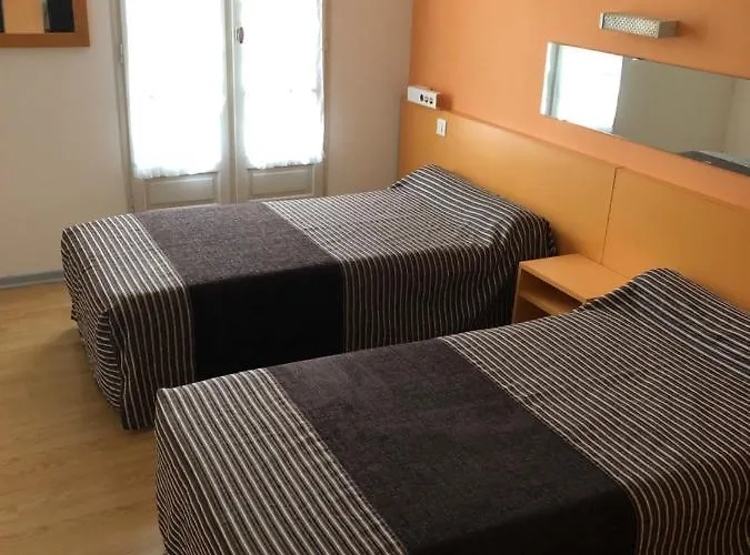 Hotell Au Petit Languedoc Lourdes