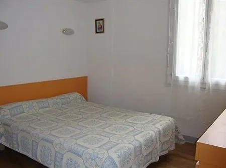 Au Petit Languedoc מלון 2*