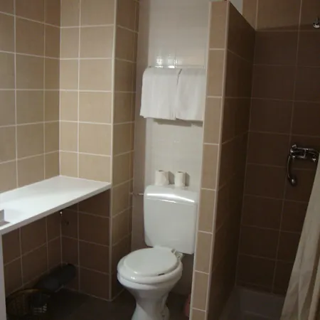 Au Petit Languedoc Готель 2*