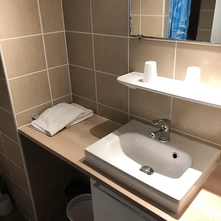 Au Petit Languedoc Готель 2*