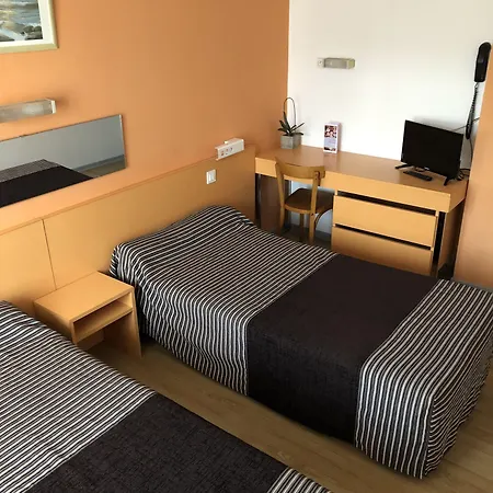 Готель Au Petit Languedoc Лурд