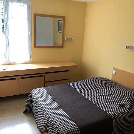 Au Petit Languedoc Готель Лурд