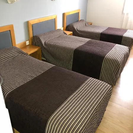 Готель Au Petit Languedoc Лурд