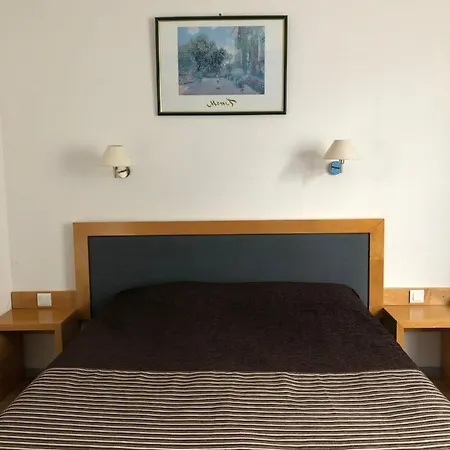 Au Petit Languedoc Готель 2*