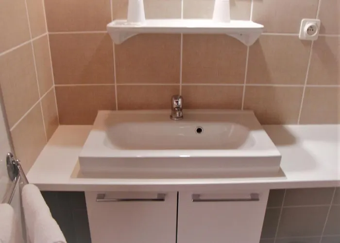 Hotel Au Petit Languedoc 2*